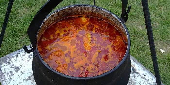 Read more about the article Такмичење у спремању рибље чорбе